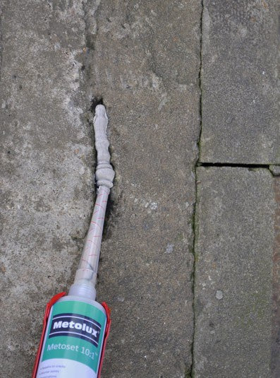 Metoset two-component injection concrete repair resin